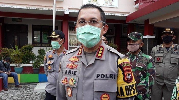 Kapolrestro Jakarta Timur Kombes Arie Ardian Rishadi saat memberi keterangan di Kramat Jati, Jakarta Timur, Kamis (30/4/2020).