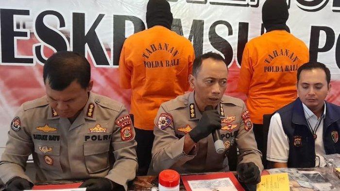 Kepala Satuan Tugas (Kasatgas) Siber Pungli Polda Bali Kombespol Arif Prapto Santoso, saat memimpin rilis penangkapan dua orang pegawai Kemenhub, inisial IGPN (44), dan IBRS (47), dalam kasus pungutan liar (pungli) terhadap sejumlah sopir truk di jembatan timbang Kantor Unit Pelayanan Penimbangan Kendaraan Bermotor (UPPKB) Cekik, Gilimanuk, Kabupaten Jembrana, Bali.