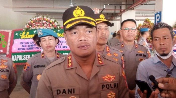 Kapolres Metro Bekasi Kota Kombes Pol Dani Hamdani. Polres Metro Bekasi Kota merespon soal keberadaan debt collector atau penagih utang kerap bikin resah masyarakat, Kamis (9/3/2023).