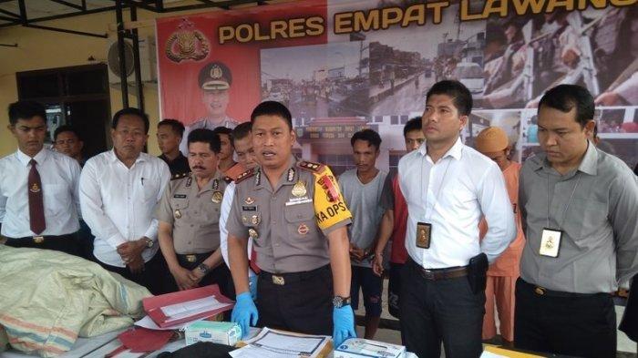 Kapolres Empat Lawang AKBP Eko Yudi Karyanto memperlihatkan sejumlah barang bukti tindak pidana di Mapolres Empatlawang sepanjang 2018, Senin (28/1/2019)