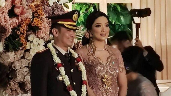 Kapolrestabes Semarang Polda Jawa Tengah, Kombes Pol Irwan Anwar bersama dengan keponakan Syahrul Yasin Limpo sekaligus mantan finalis putri Indonesia, Andi Tenri Gusti Harnum Utari Natassa menikah tahun 2020 lalu.