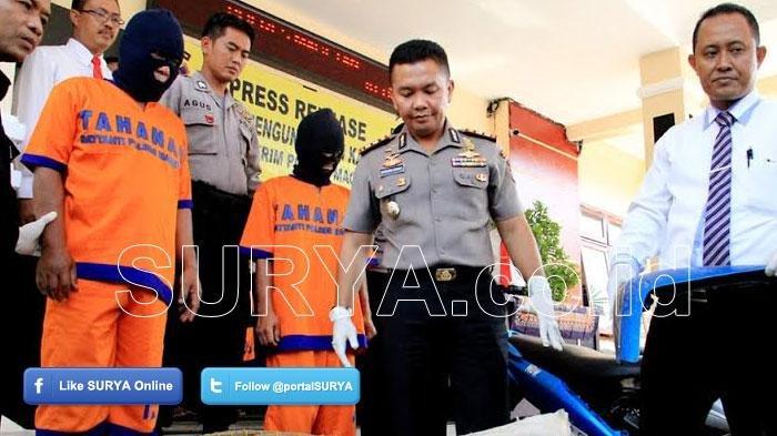 Kombes. Pol. Johanson Ronald Simamora (tengah) ketika masih menjabat sebagai Kapolres Magetan.