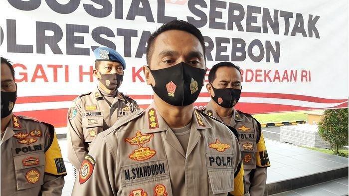 Kombes. Pol. M. Syahduddi (tengah).