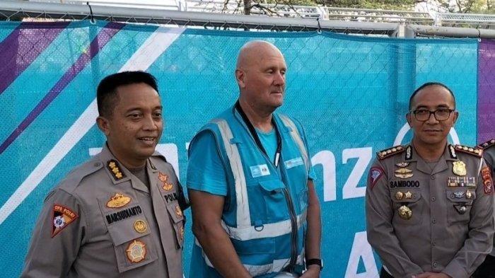 Kombes. Pol. Marsudianto (kiri) bersama jajaran Polda Metro Jaya melakukan kunjungan ke sirkuit Formula E atau Jakarta International E-Prix Circuit (JIEC) 2022, Ancol, Pademangan, Jakarta Utara, Senin (30/5/2022).