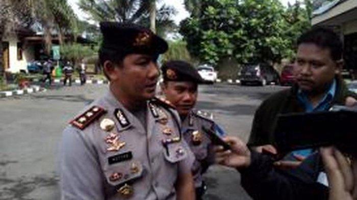 Kombes. Pol. Noffan Widyayoko (kiri) ketika masih menjabat sebagai Kapolres Tasikmalaya.