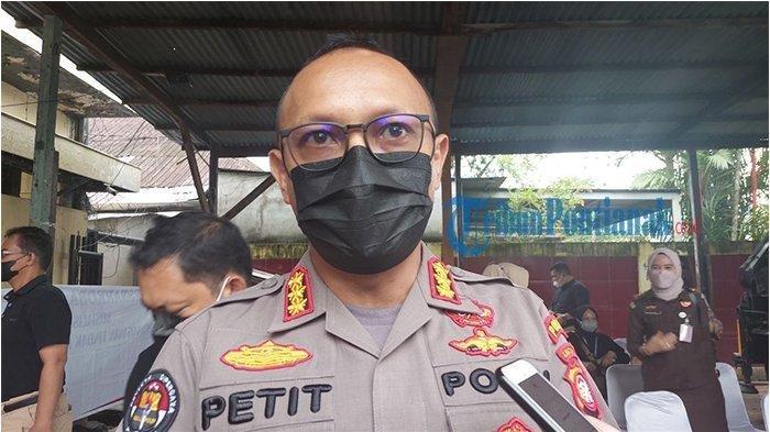 Kombes. Pol. Raden Petit Wijaya, Kabid Humas Polda Kalbar saat ditemui wartawan di Mapolda Kalbar pada Jumat 4 November 2022.