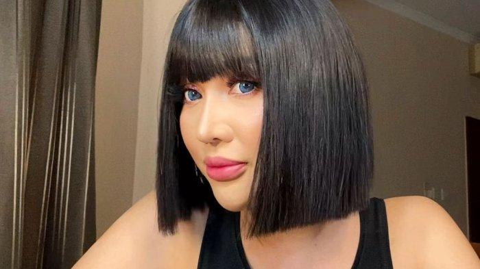 Lucinta Luna mengaku sedang hamil. Ia kemudian meminta kekasih bulenya untuk bertanggung jawab.