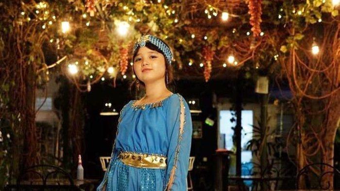 Lilis berfoto di Madam Wang Secret Garden, Malang, Jawa Timur.