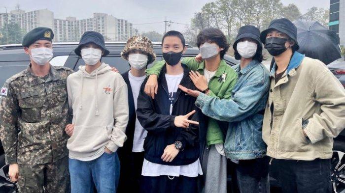 Member BTS saat mengantar pendaftaran wajib militer ( wamil) J-Hope