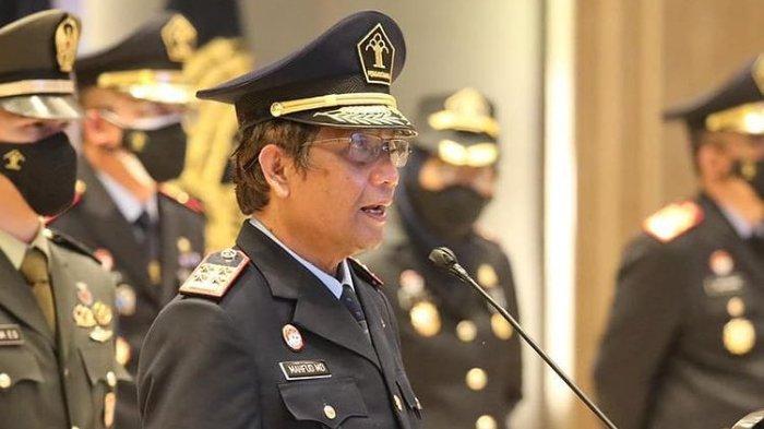 Menteri Koordinator Bidang Politik Hukum dan HAM Mahfud MD saat menjadi Inspektur upacara Peringatan Hari Bhakti Pemasyarakatan Ke-57 Tahun 2021 di Kemenkumham, Jakarta, Selasa (27/4/2021).