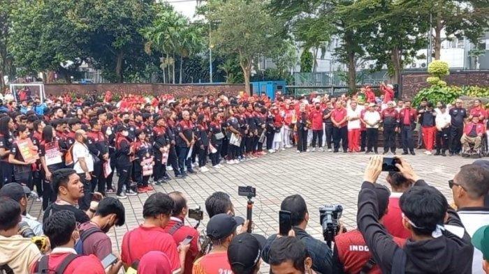 Menteri Pemuda dan Olahraga (Menpora), Dito Ariotedjo secara resmi melepas Kirab Juara SEA Games Kamboja 2023 di Halaman Kemenpora, Senayan, Jakarta, Jumat (19/5/2023) pagi.