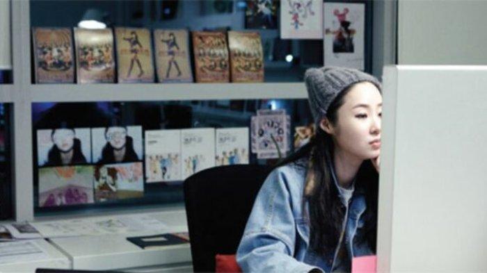 Min Hee-jin bekerja sebagai desainer grafis di SM Entertainment