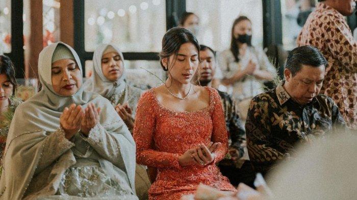 Momen Doa Adinda Thomas dan Keluarga