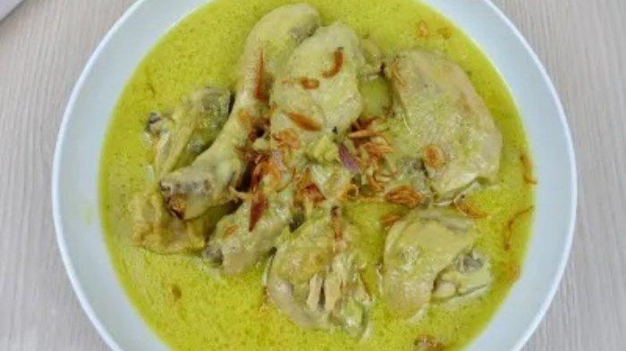 Opor Ayam lebaran Idul Fitri.