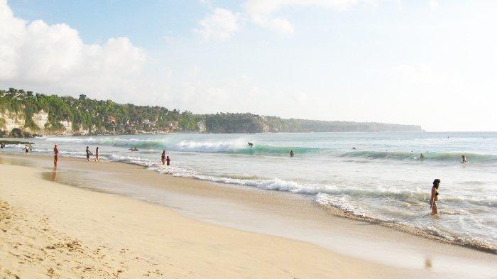 Pantai Dreamland, Pecatu, Kuta Selatan, Bali.