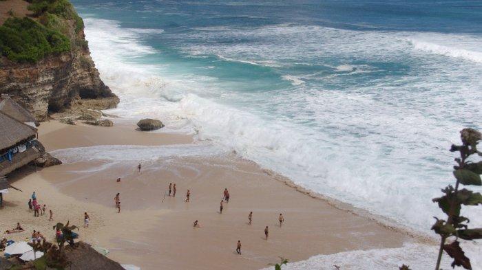 Pantai Dreamland, Pecatu, Kuta Selatan, Bali.