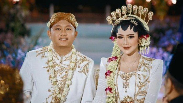 Pasangan suami istri Denny Caknan dan Bella Bonita