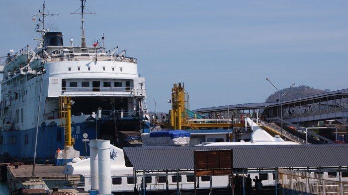 Kapal ro-ro di Pelabuhan Bakauheni.