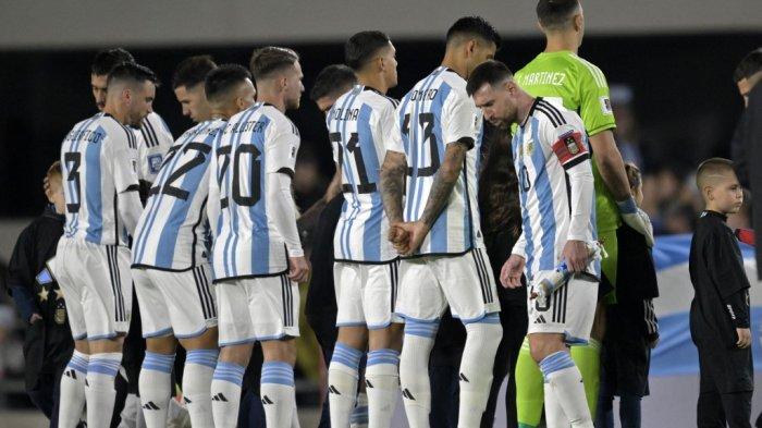 Pemain depan Argentina Lionel Messi 24