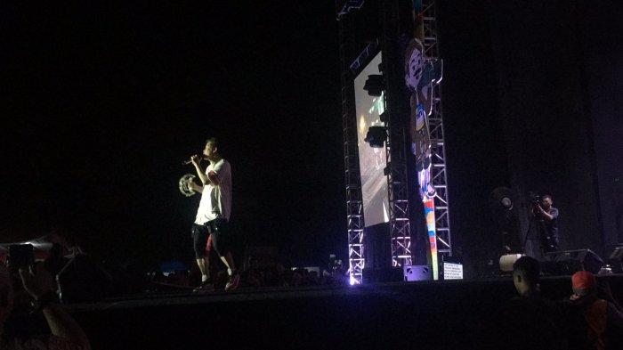 Penampilan Gigi dalam Nusantara Festival 2023 di kota Solo, Minggu 8 Oktober 2023.