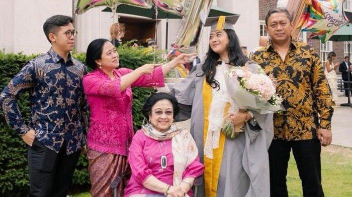 Pinka Hapsari bersama keluarga