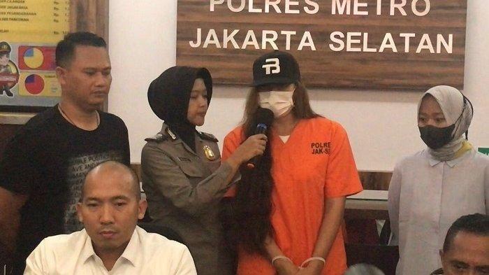Polres Metro Jakarta Selatan rilis kasus narkoba yang jerat artis Karenina Maria Anderson, Rabu (2/8/2023).