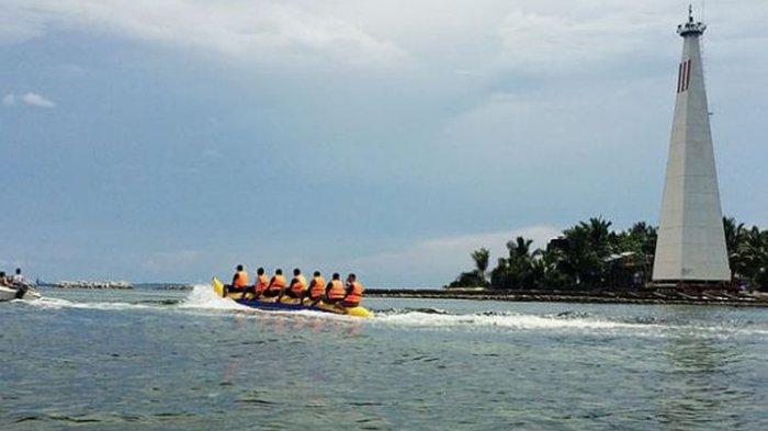 Pemandangan Pulau Beras Basah, Bontang, Kalimantan Timur, akhir Mei lalu. Wisatawan dapat menikmati hamparan padang lamun di perairan pantai, bersantai di pantai, naik banana boat, atau sejenak melakukan snorkeling.