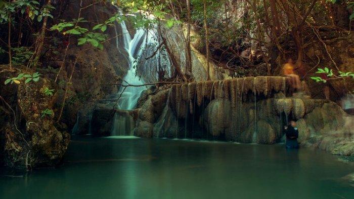 Air Terjun Mata Jitu di Pulau Moyo, Sumbawa Barat.