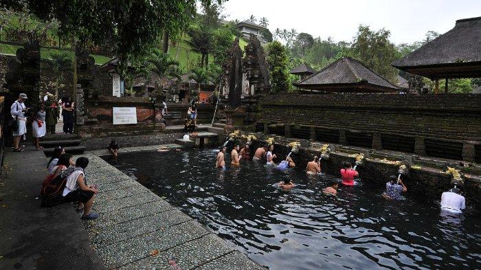 Pura Tirta Empul, Bali.