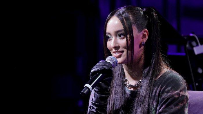 LOS ANGELES, CALIFORNIA - 23 MEI: Faouzia berbicara di atas panggung di Spotlight: Faouzia di The GRAMMY Museum pada 23 Mei 2022 di Los Angeles, California. Rebecca Sapp/Getty Images untuk The Recording Academy/AFP