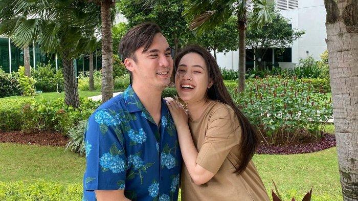 Rendy Kjaernett dengan sang istri