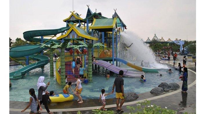 Labersa Waterpark yang berada di kawasan Riau Fantasi.