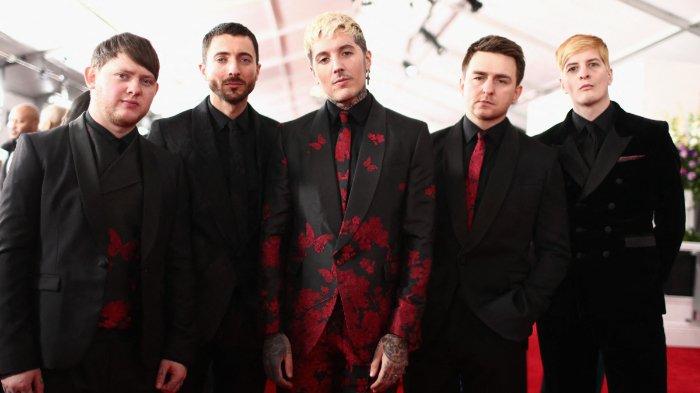 LOS ANGELES, CA - FEBRUARY 10: (LR) Gitaris Lee Malia, Keyboardis Jordan Fish, vokalis Oliver Sykes, drummer Matt Nicholls, dan bassis Matt Kean dari band rock 'Bring Me The Horizon' menghadiri Penghargaan GRAMMY Tahunan ke-61 di Staples Center pada 10 Februari 2019 di Los Angeles, California. Rich Fury/Getty Images untuk The Recording Academy/AFP