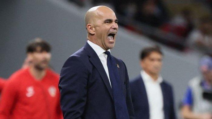 Roberto Martinez kala memberikan instruksi kepada pemain timnas Belgia dalam ajang Piala Dunia 2022. Roberto Martinez kini telah resmi diperkenalkan sebagai pelatih baru Portugal, menggantikan Fernando Santos.
