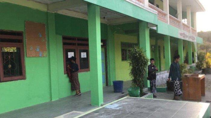 SUASANA dalam lingkungan MA Yasua di Kecamatan Kebonagung, Kabupaten Demak, Senin (25/9/2023). Di sekolah tersebut, pelaku (siswa) membacok gurunya sendiri.