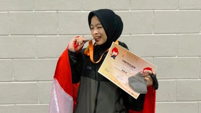 Safira Dwi Meilani atlet Pencak Silat yang berhasil menyumbangkan medali emas ke-33 untuk Indonesia pada SEA GAMES 2023 di Kamboja.