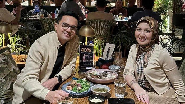 Sahrul Gunawan bersama dengan Dine Mutiara.