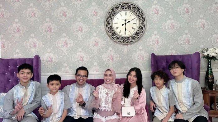 Salah satu momen Sahrul Gunawan dan Dine Mutiara pertemukan anak-anak mereka. 