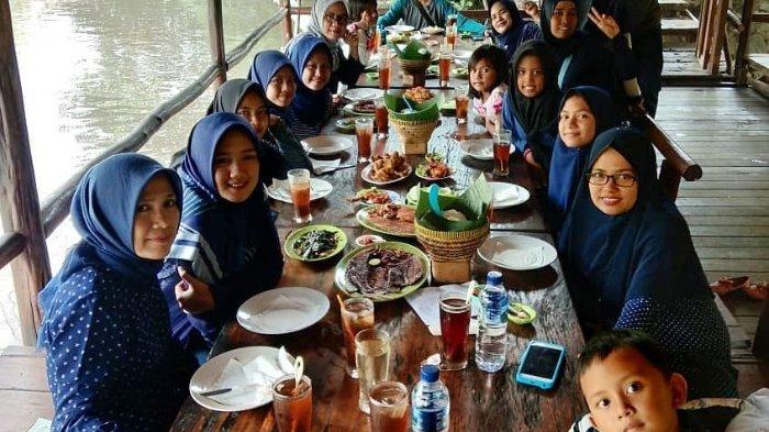 Saung Talaga, Depok, Jawa Barat.