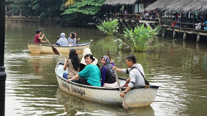 Saung Talaga, Depok, Jawa Barat.