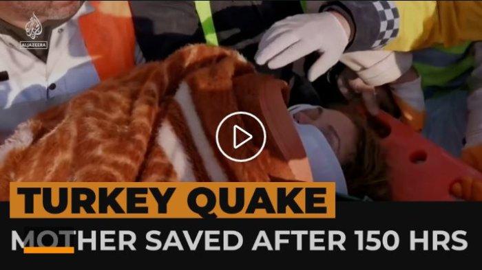Seorang ibu berhasil diselamatkan dari gempa Turki-Suriah