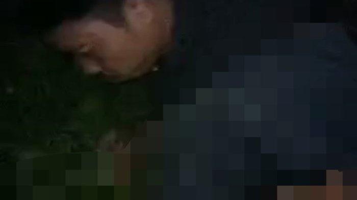 Sepasang kekasih kepergok mesum di tempat yang tak biasa yakni di area kuburan Cina, kawasan Adiyasa, Tangerang.