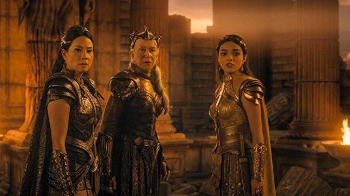Daughters of Atlas, Hespera (Helen Mirren), Kalypso (Lucy Liu), dan Anthea (Rachel Zegler) dalam film Shazam! Fury of the Gods.