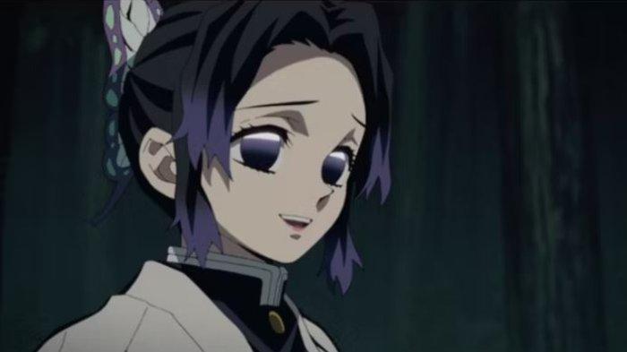 Shinobu Kocho tersenyum di Demon Slayer.