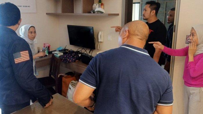 Si kembar Rihana dan Rihani pelaku penipuan iPhone ditangkap Polda Metro Jaya di Apartemen M Twon Gading Serpong, Kabupaten Tangerang, pada Selasa, 4 Juli 2023.