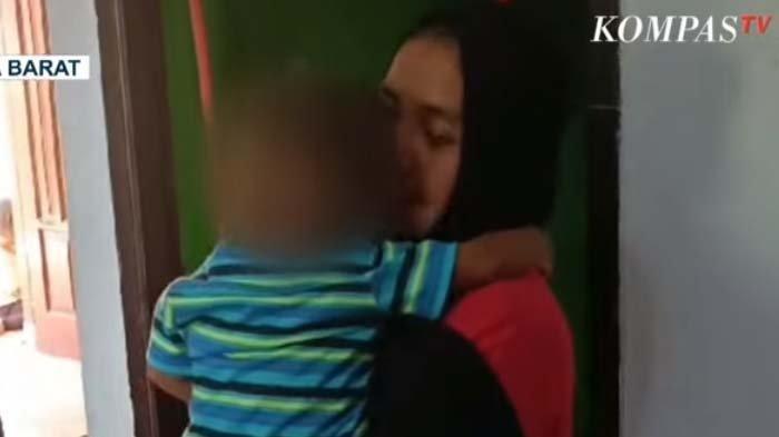 Siti Mauliah (37), orang tua bayi yang tertukar di Bogor ungkap sejumlah kejanggalan, Kamis (10/8/2023).