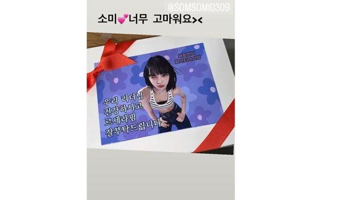 Status Kim Chaewon LE SSERAFIM atas kiriman makan siang dari Jeon Somi