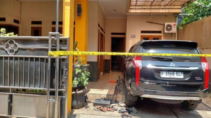 Lokasi pemuda yang diduga membunuh ibu kandungnya dan melukai ayahnya di Jalan Takong, Tapos, Depok, Kamis (10/8/2023).