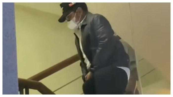 Komisi Pemberantasan Korupsi (KPK) menjemput paksa mantan Menteri Pertanian Syahrul Yasin Limpo, Kamis, (12/10/2023).