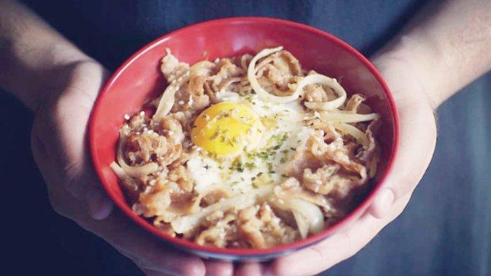 Menu gyudon di Takoyae Depok.